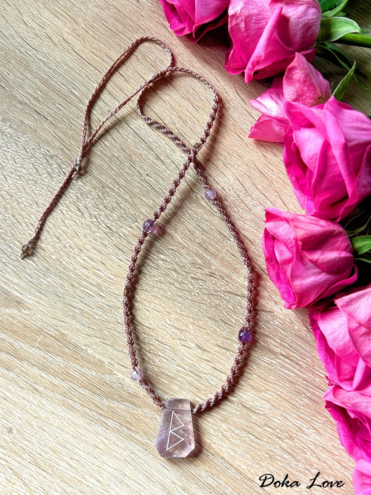 Naszyjnik-talizman z ametystu, kwarcu różowego i kwarcu dymnego z Berkano