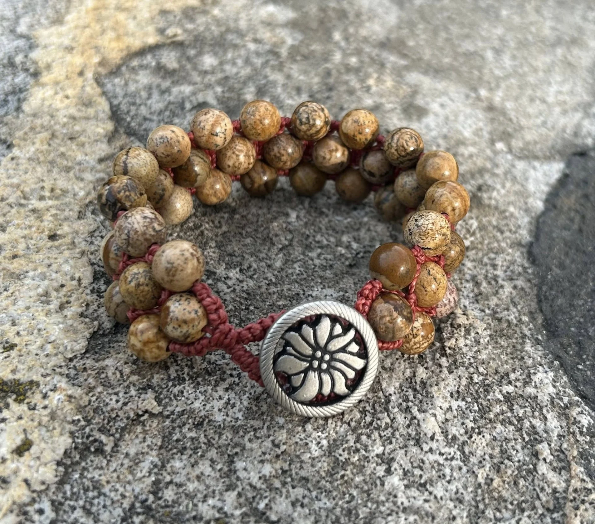 Trzyrzędowa bransoletka makramowa z jaspisu krajobrazowego i naszyjnik z jaspisu krajobrazowego, jaspisu czerwonego, agatu ognistego,  cytrynu i srebra